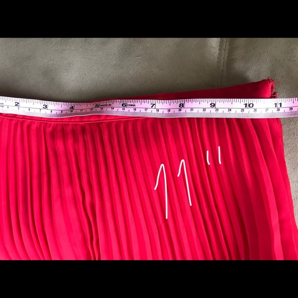 Red chiffon pleated skirt - Picture 4 of 4